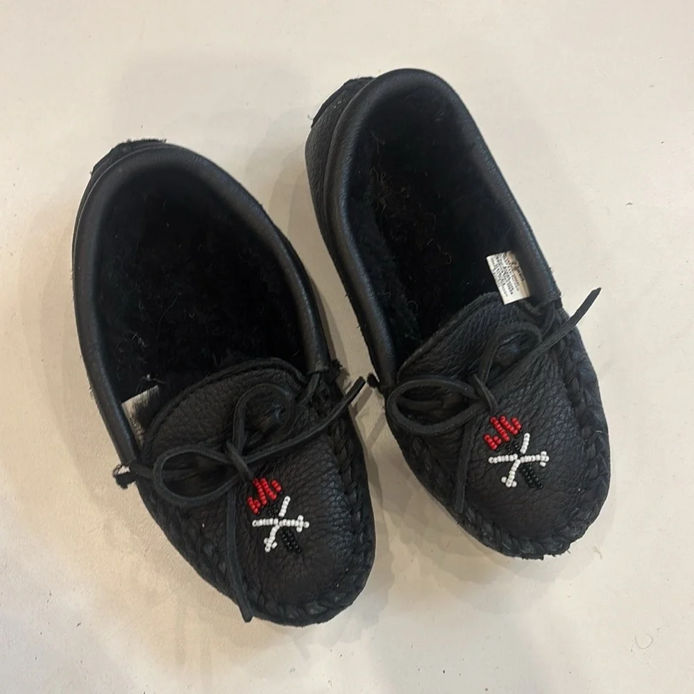 UNISEX Minnetonka x Opening Ceremony Beaded Torch Slipper Kids Moccasin